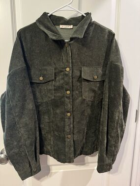 Relaxed Corduroy Button-Up Jacket in Olive